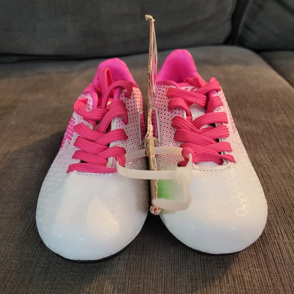 Umbro size 11W cleats NWT - Picture 2 of 3